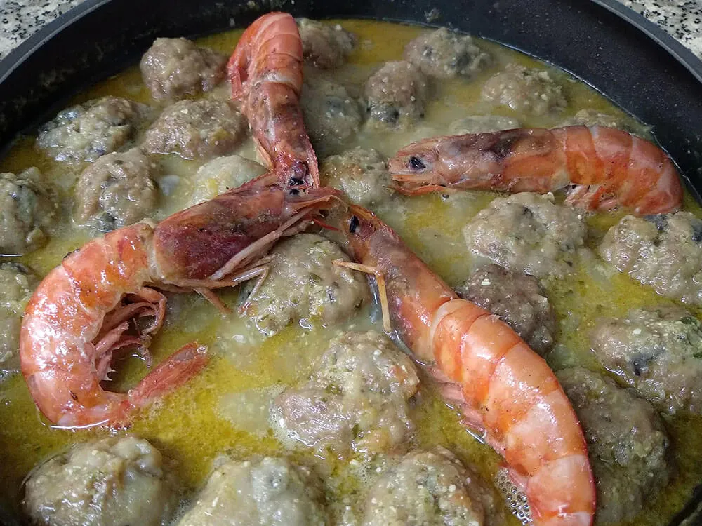 Albóndigas con gambas.