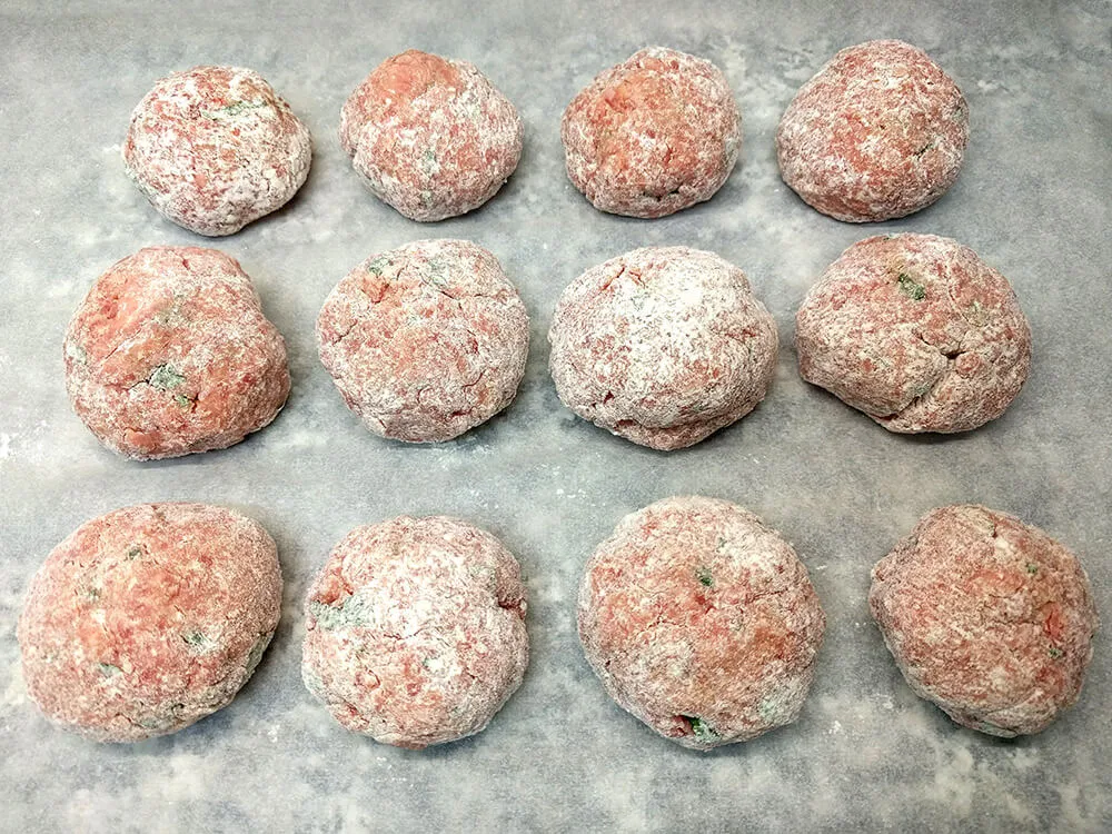 Albóndigas enharinadas