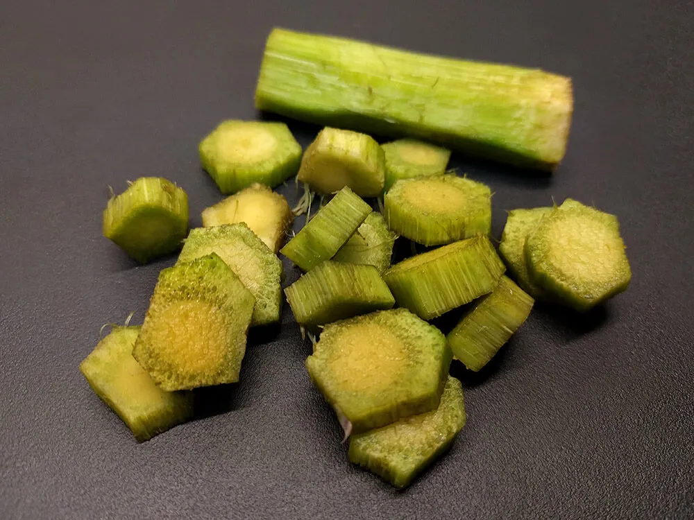 Tallo de alacachofa cortado