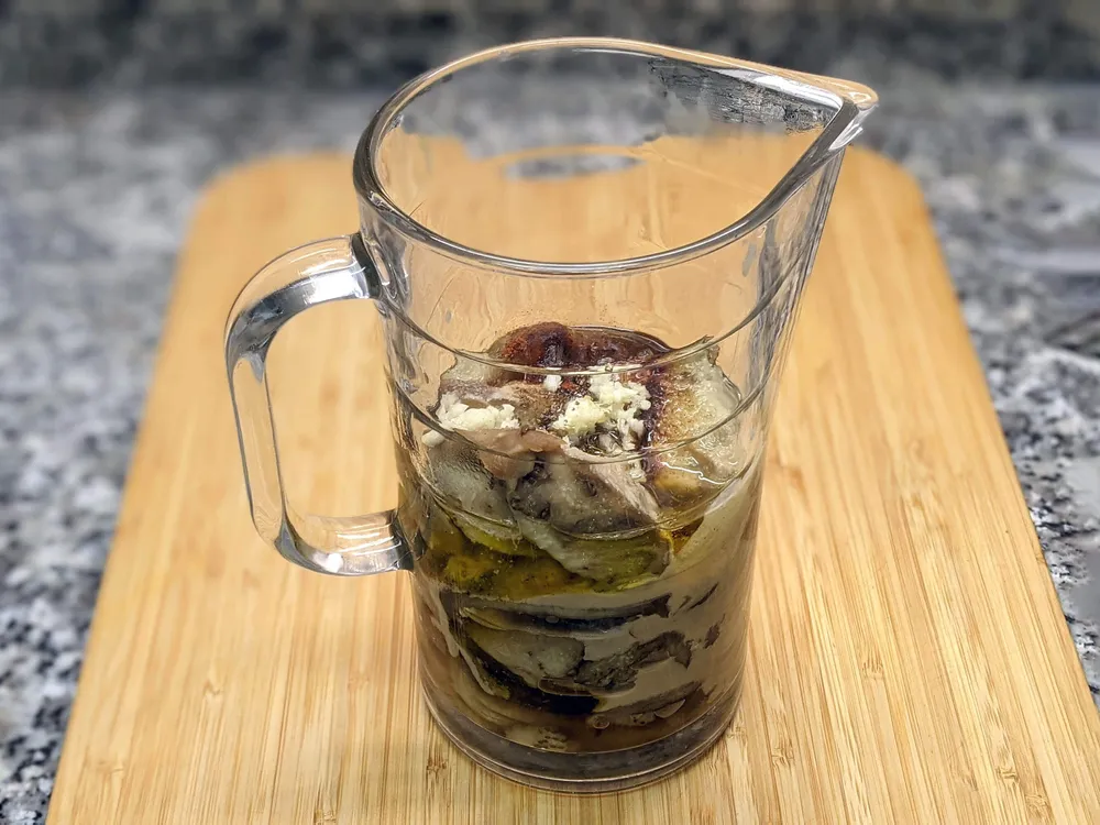 Berenjenas horneadas, tahini, comino, pimentón dulce, sal, aceite OVE y limón.