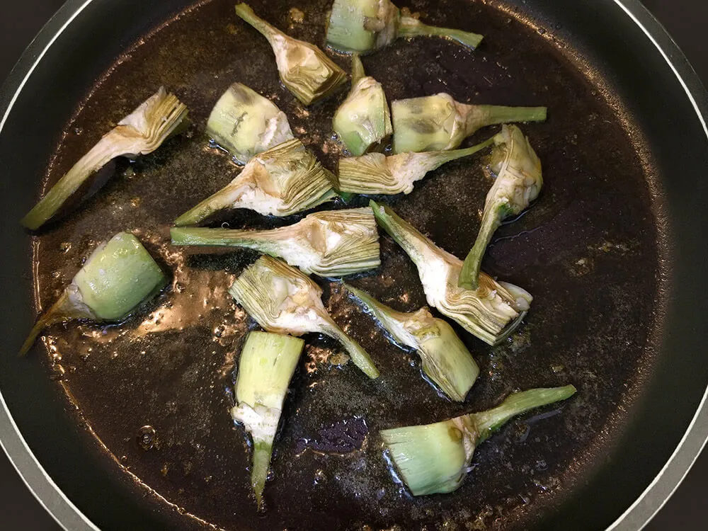 Alcachofas rehogándose