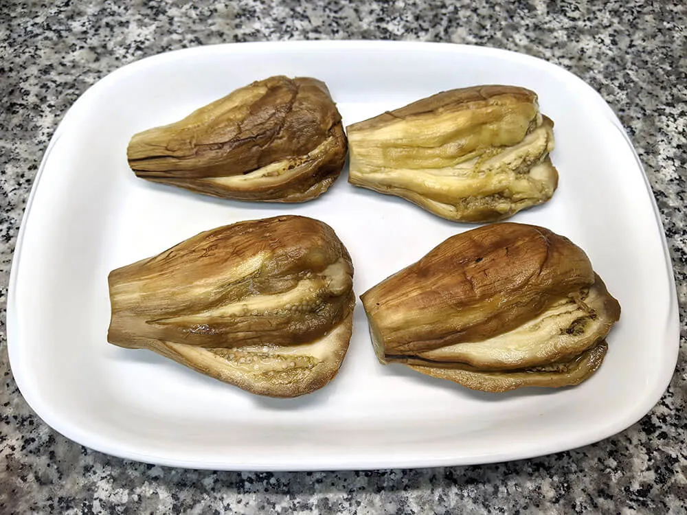 Berenjena horneada y laminada.