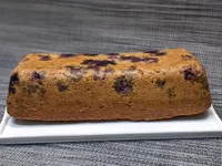 Tercera presentación del bizcocho de yougur con coulis de arándanos