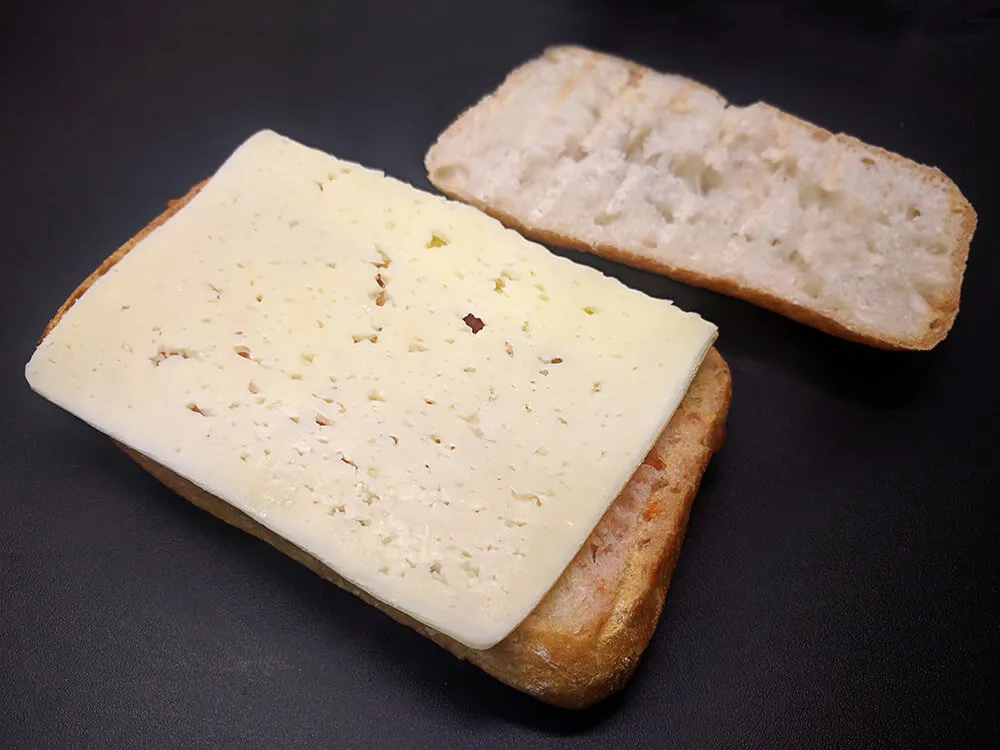 Chapata con havarti.