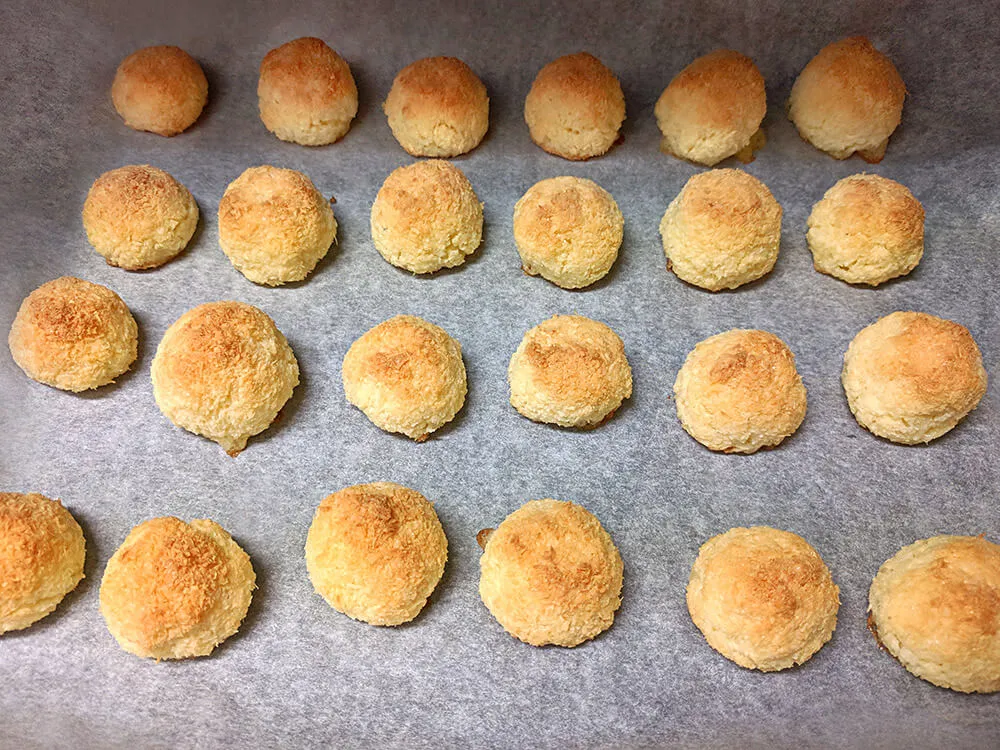 Bolitas de coco horneadas.