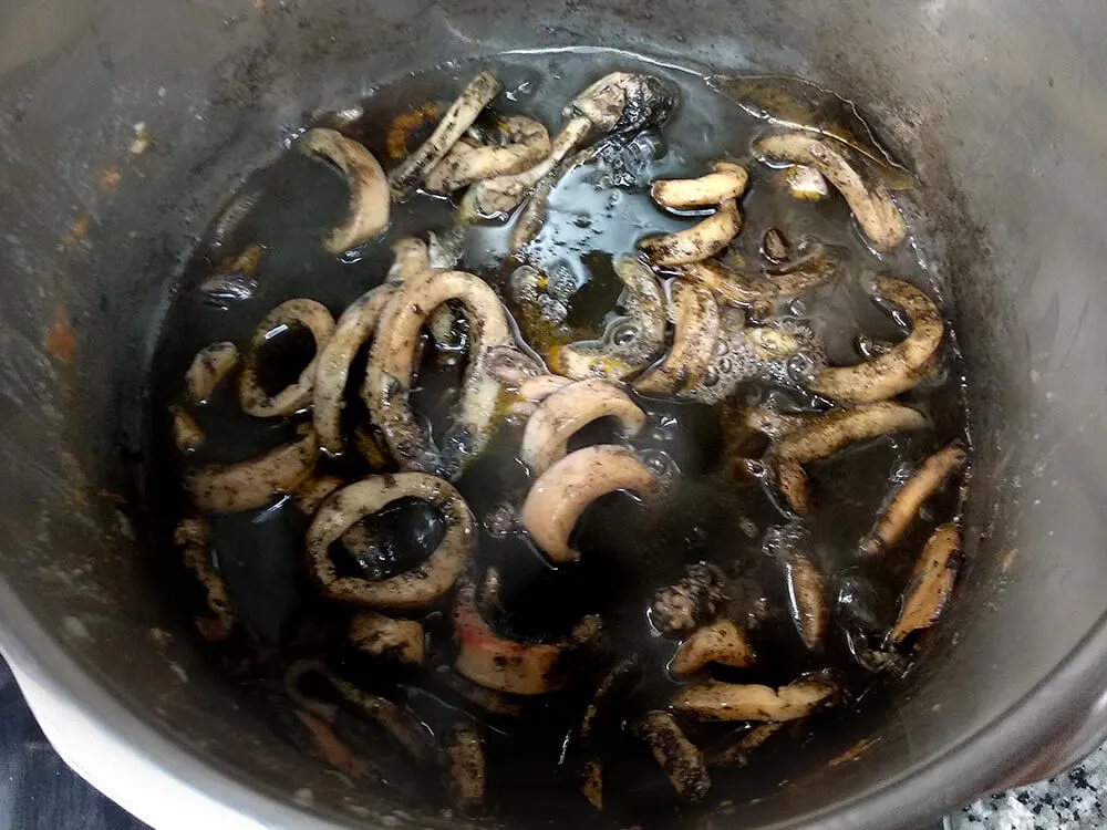 Calamares en su tinta y Maicena.