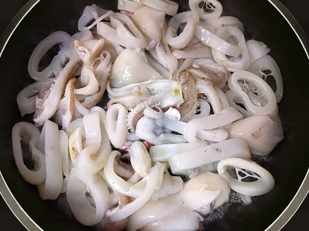 Calamares rehogando.