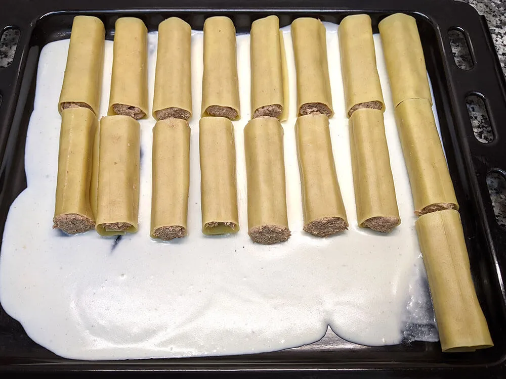 Canelones con bechamel.