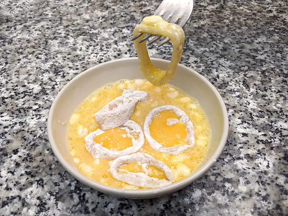 Calamares en huevo batido.