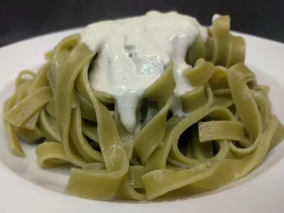 Cintas de espinacas al queso azul