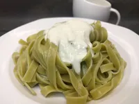 Cintas de espinacas al queso azul