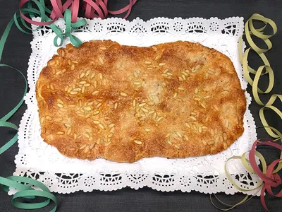 Coca de chicharrones