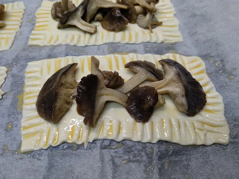 Detalle del hojaldre con las llanegas.