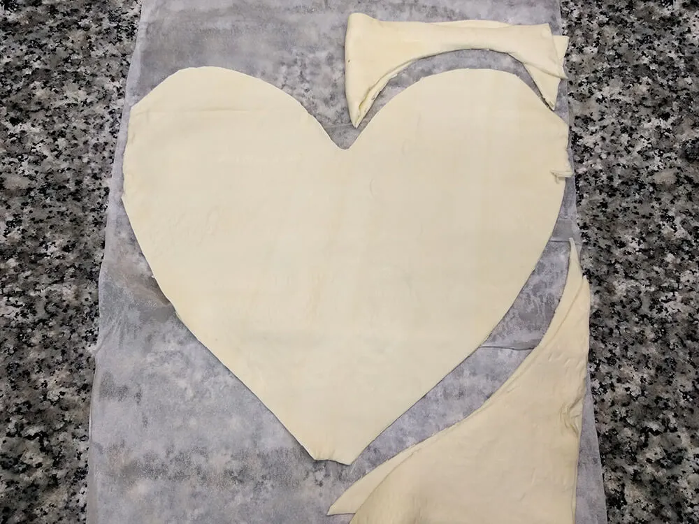 Masa de hojaldre fresca cortada