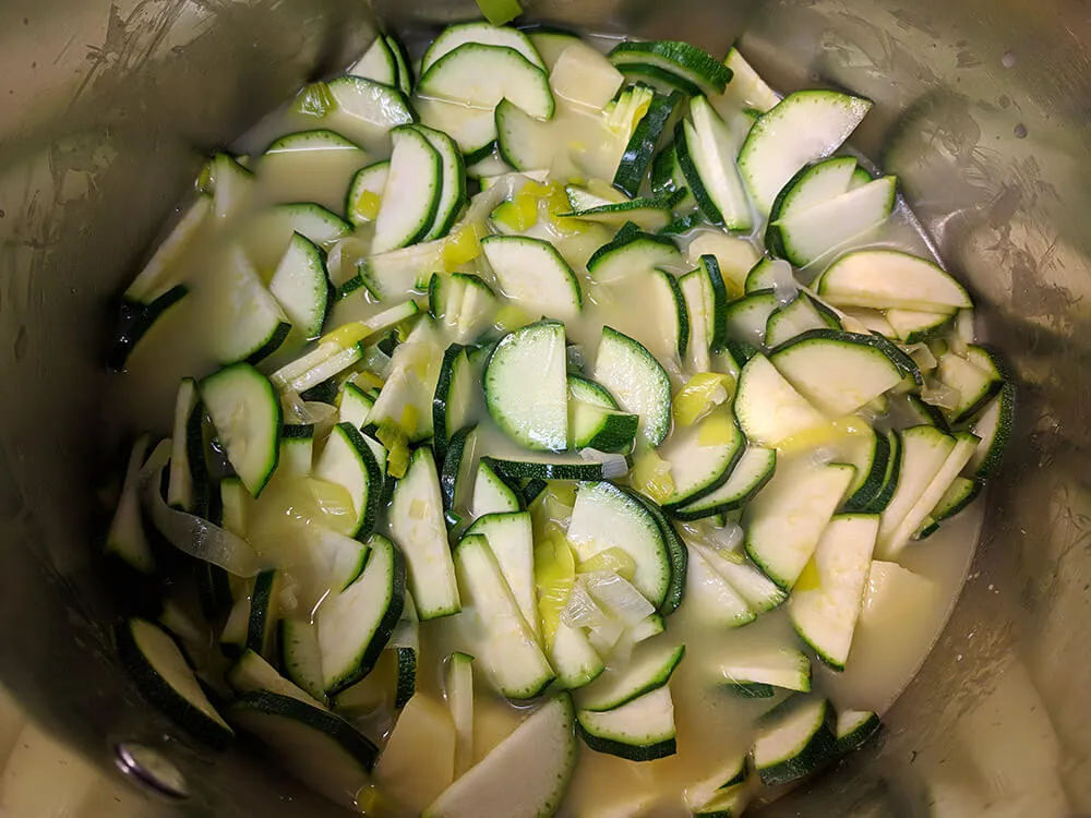 Calabacín, patata y puerro.