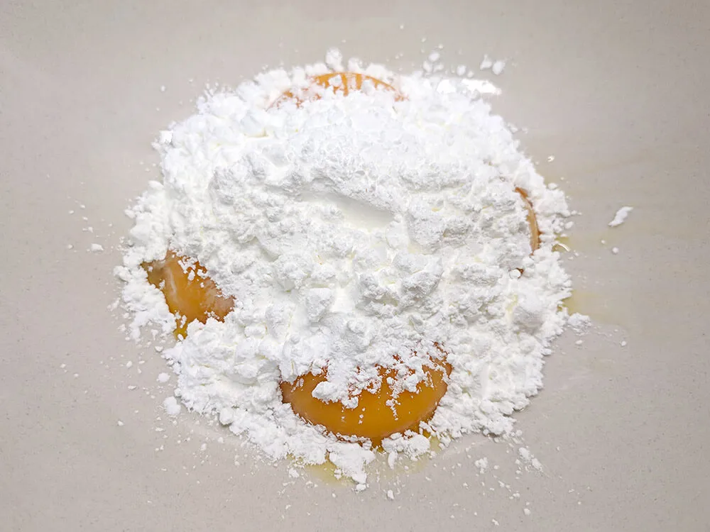 Yemas de huevo y maceina.