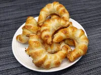 Presentación de los croissants de hojaldre.