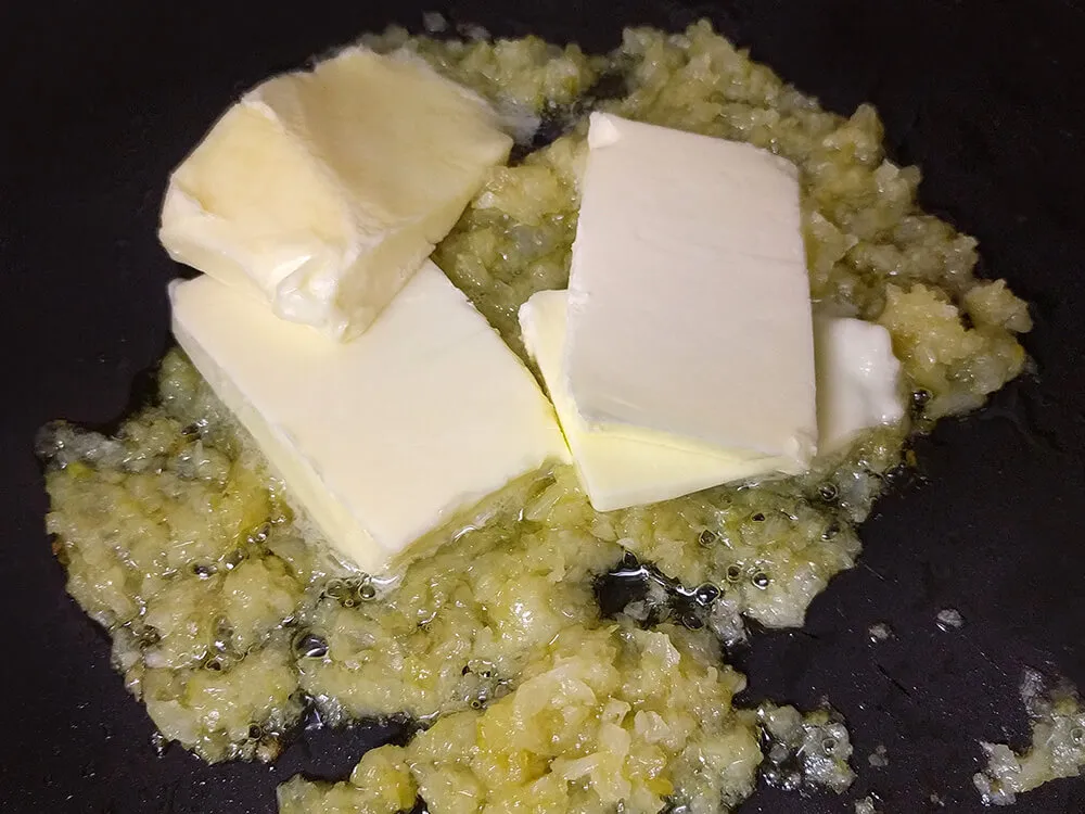 Cebolla pochada y mantequilla