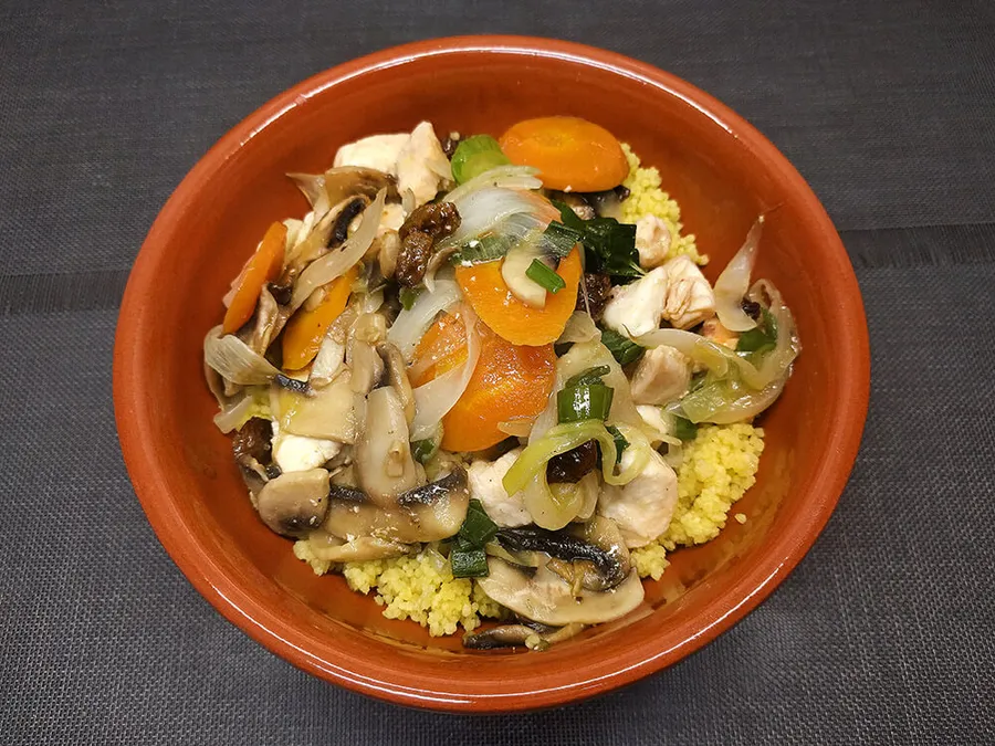 Primera presentación del cuscús con pollo y hortalizas.