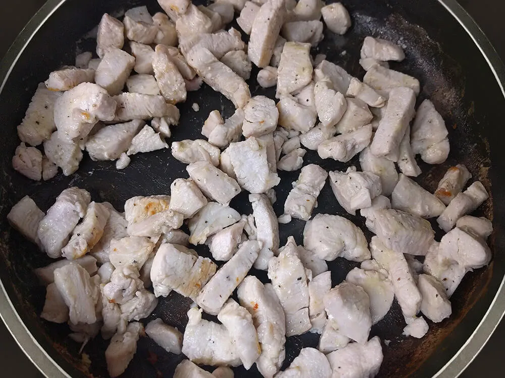 Tiras de pollo rehogándose