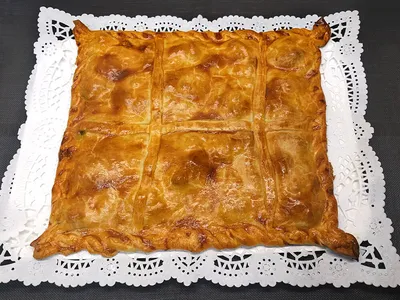 Empanada de mejillones con escabeche