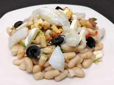 Ensalada de alubias blancas con bacalao