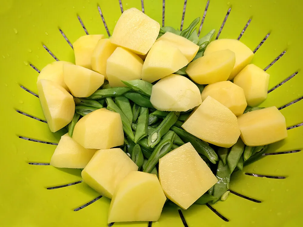 Judía verde y patatas cortadas