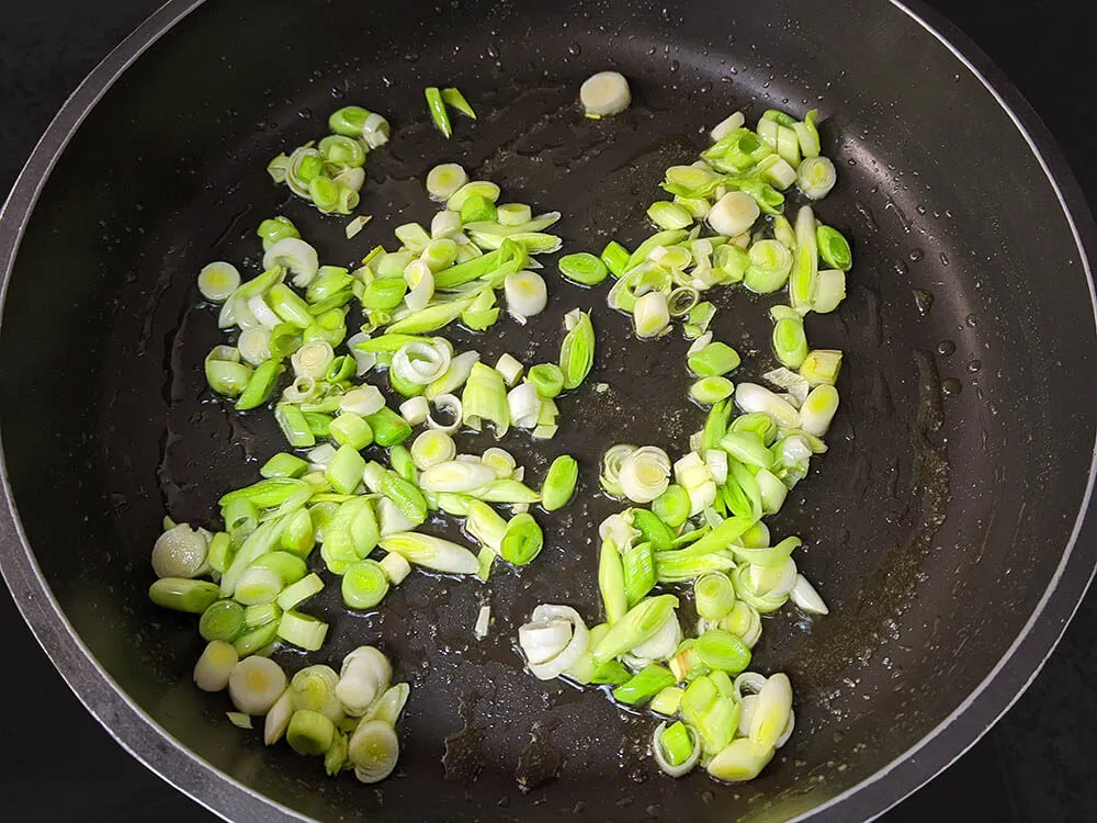 Ajos tiernos salteados.