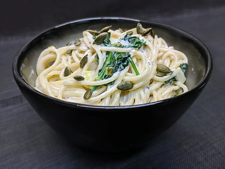 Espaguetis con espinacas baby.