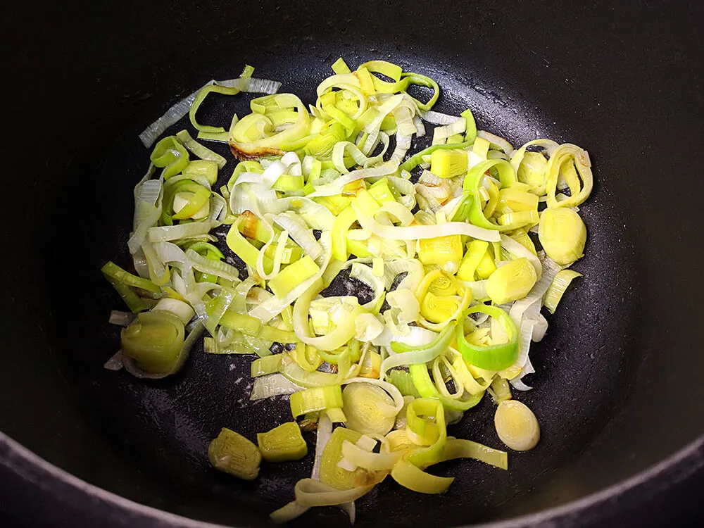 Puerro a rodajas rehogado.