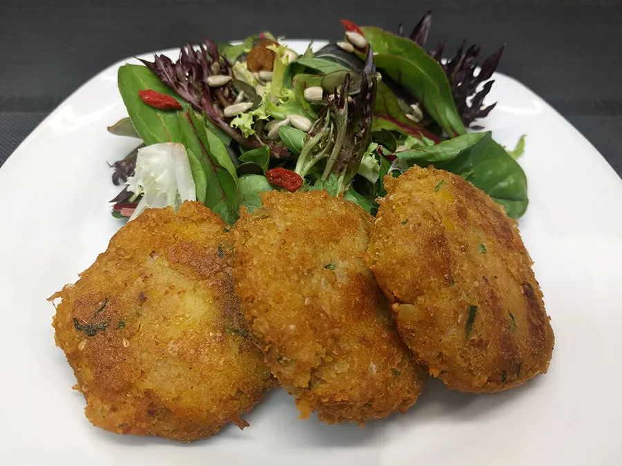Falafel con ensalada