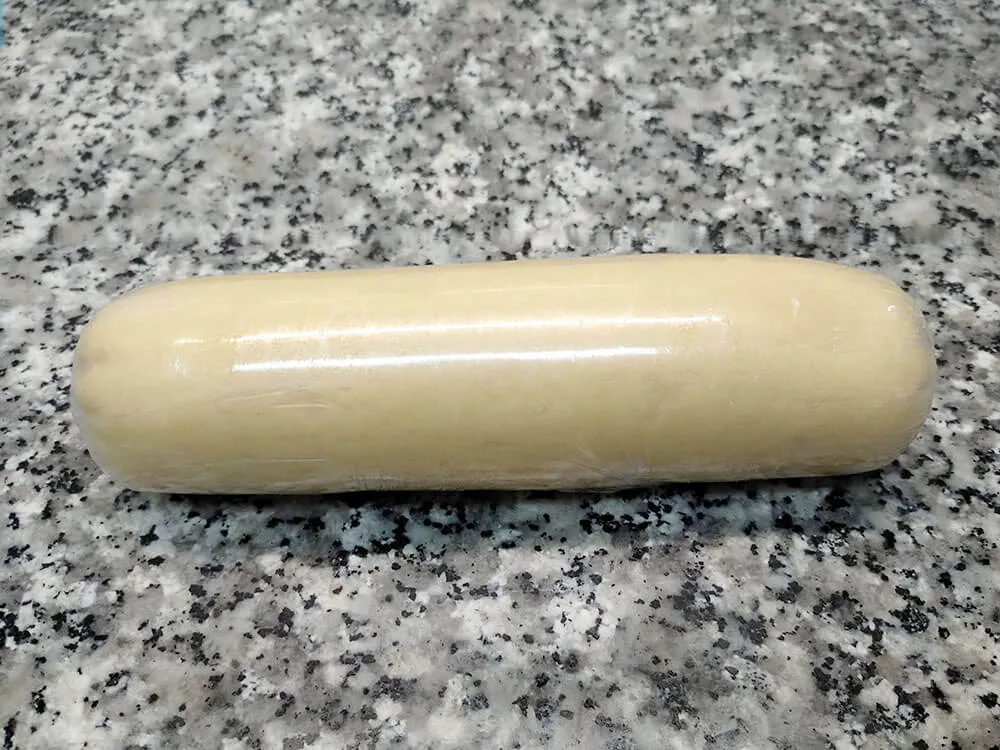 Cilindro de pasta de galleta.