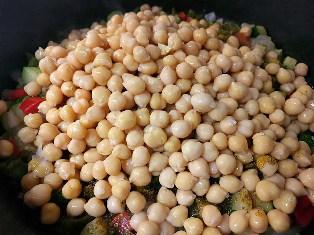 Sofrito de hortalizas con garbanzos cocidos