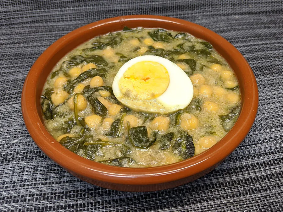 Garbanzos estofados con espinacas baby