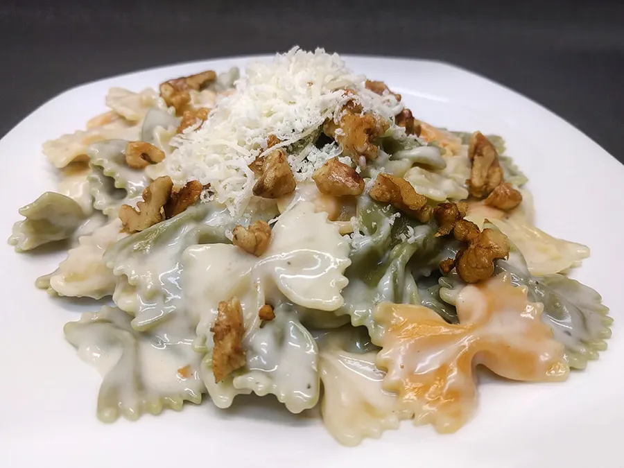 Lacitos con parmesano y nueces