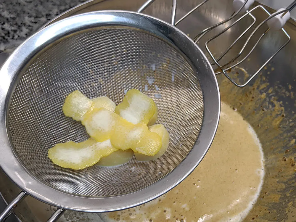 Colados con el jengibre y la piel de limón.