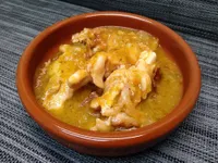 Manitas de cordero en salsa.