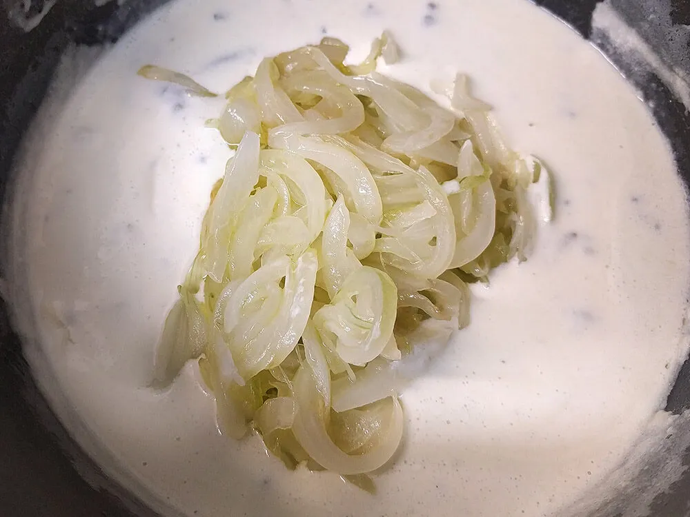 Crema de roquefort con cebolla pochada