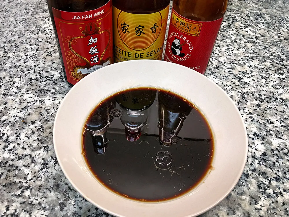 Vino xino, salsa de ostras y aceite de sésamo