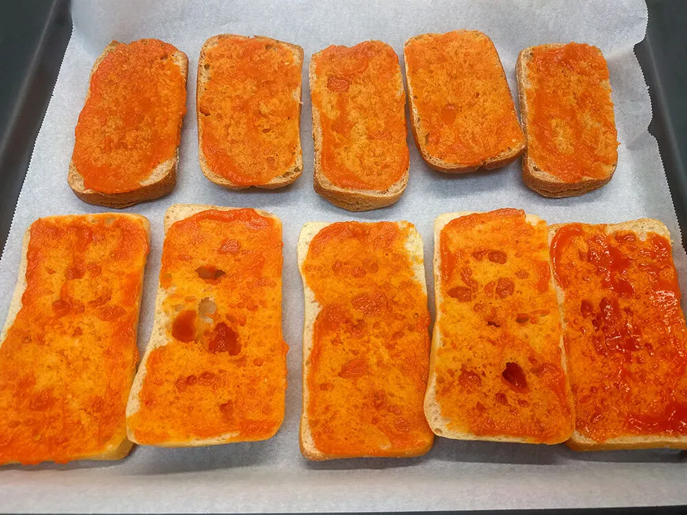 Panecillos con tomate frito