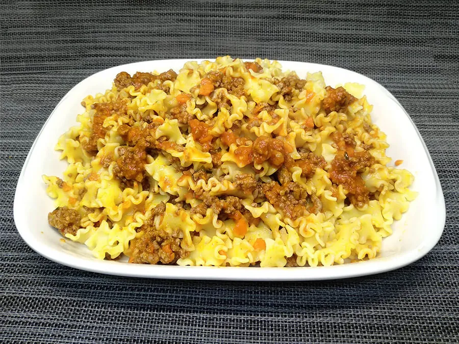 Pasta con boloñesa casera.