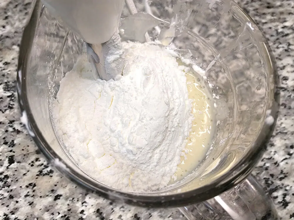 Crema de pastel de queso y harina fina