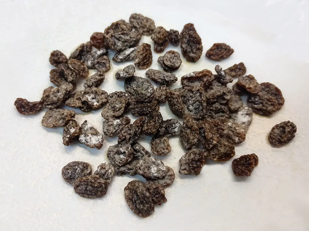 Pasas maceradas con whisky y enharinadas