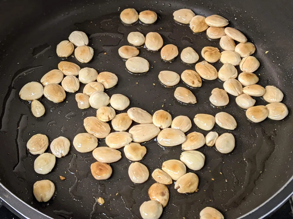 Almendras salteadas.
