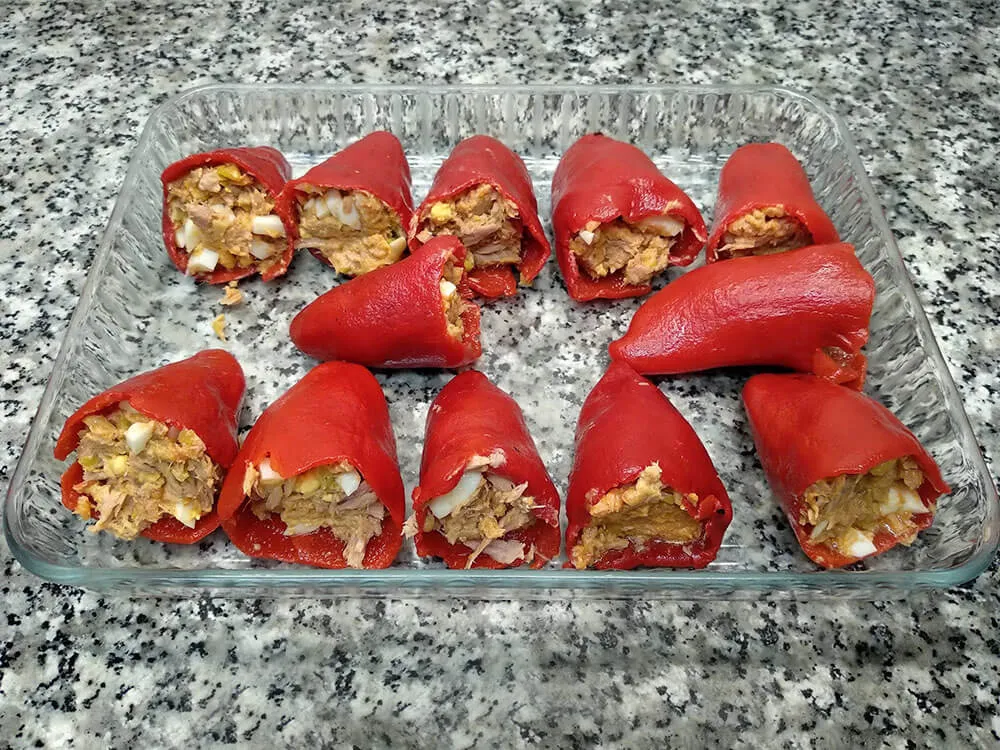 Piquillos rellenos de atún.