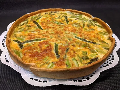 Quiche de espárragos y ajos tiernos