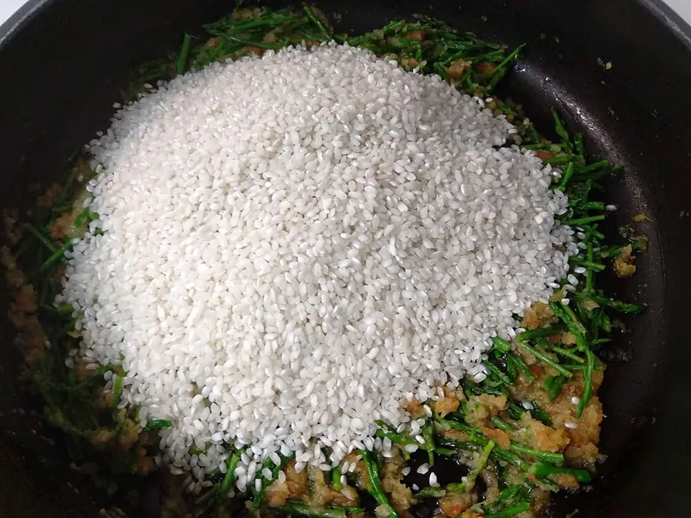 Sofrito, espárragos trigueros y arroz.