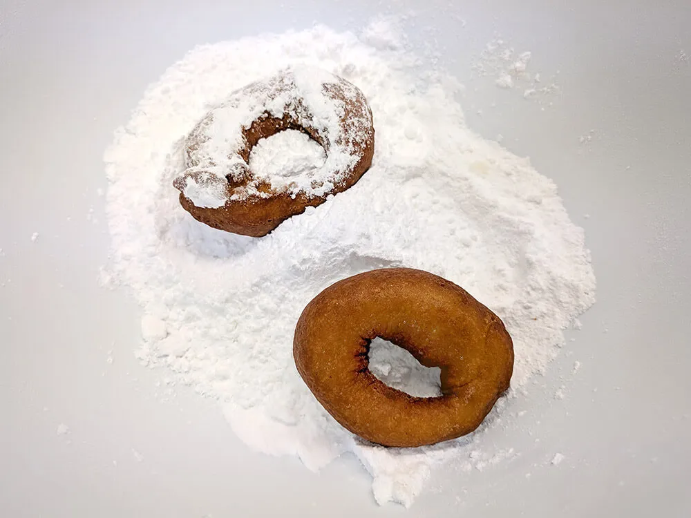 Rosquillas en azúcar glass.