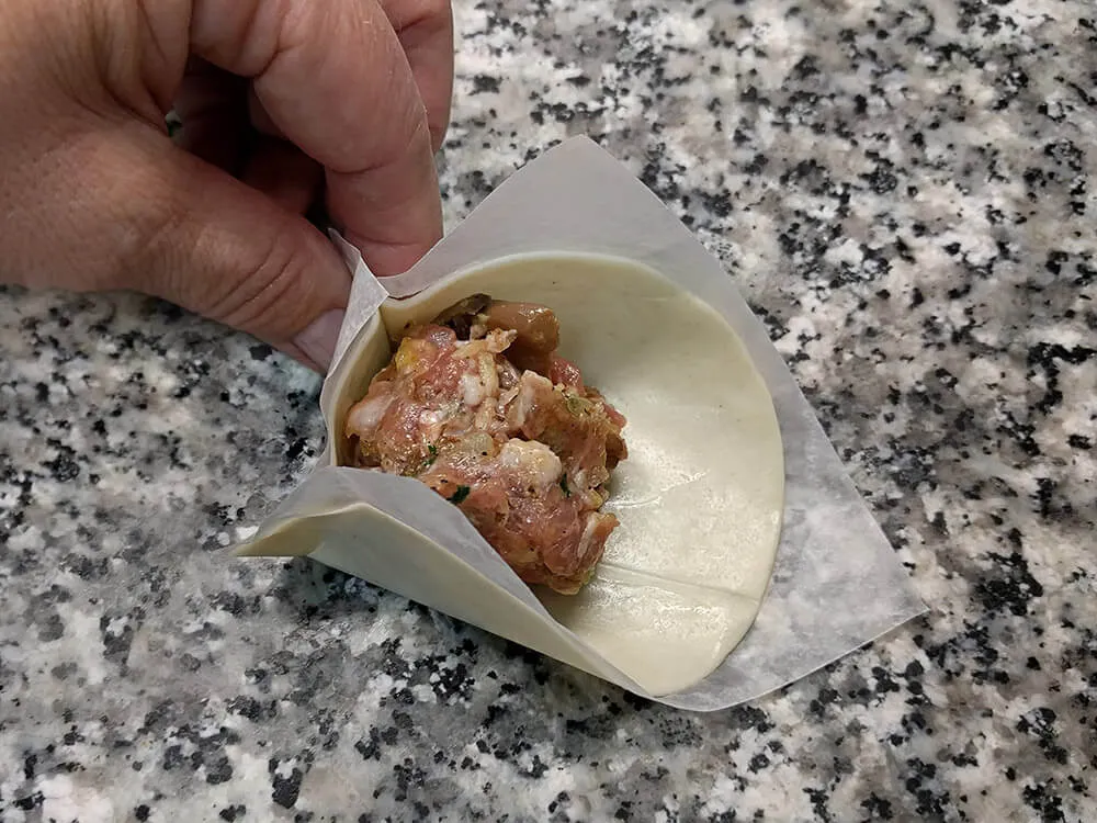 Oblea rellena de butifarra.