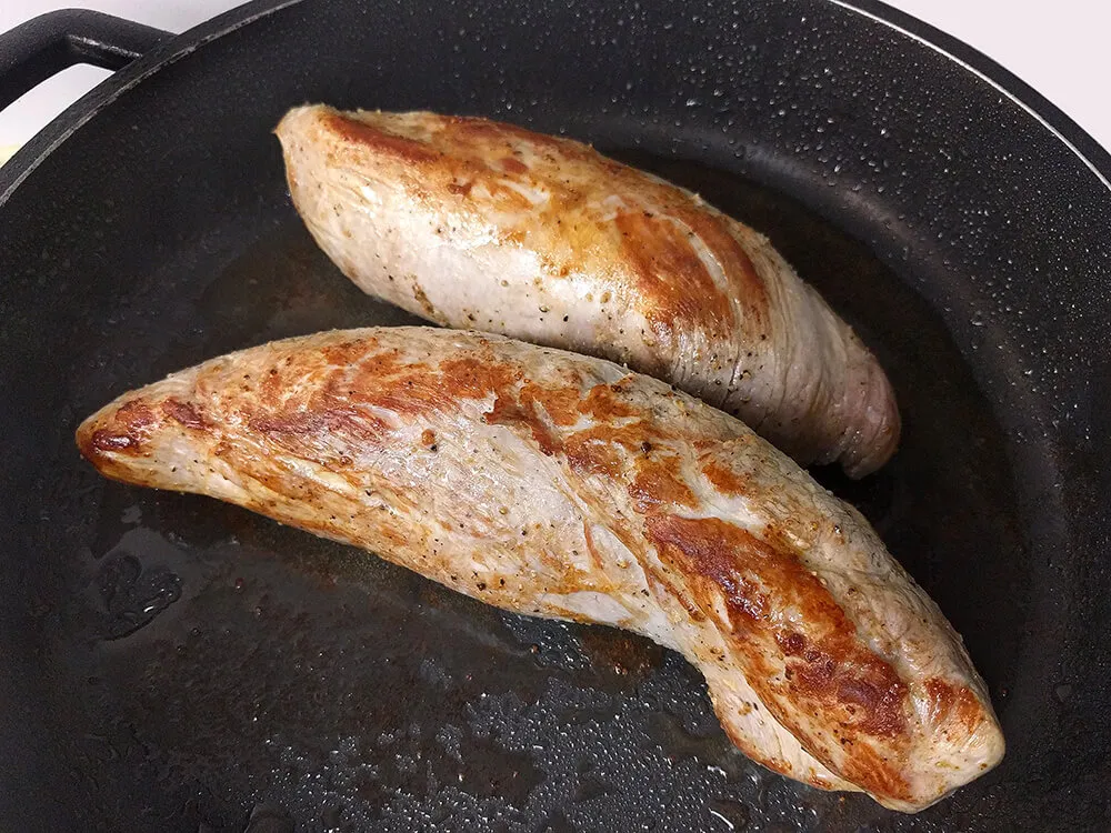 Solomillo de cerdo dorándose